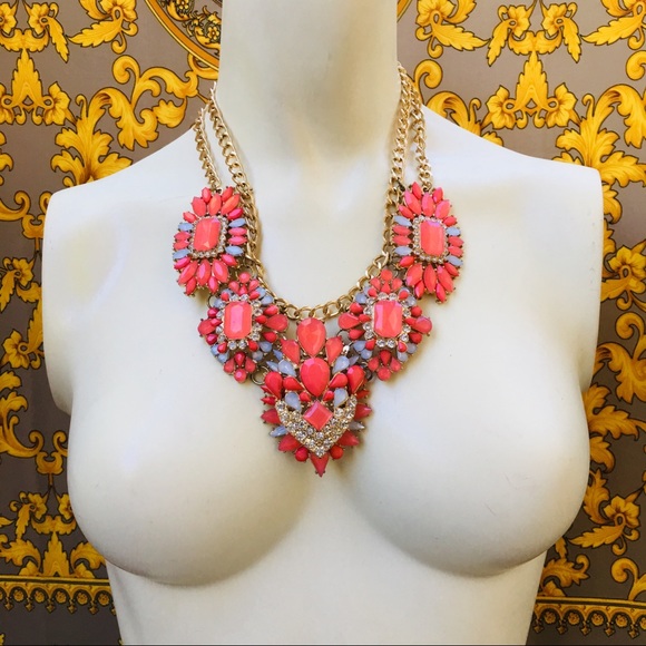 Jewelry - ❌ SOLD ❌ Gold orange crystal statement necklace